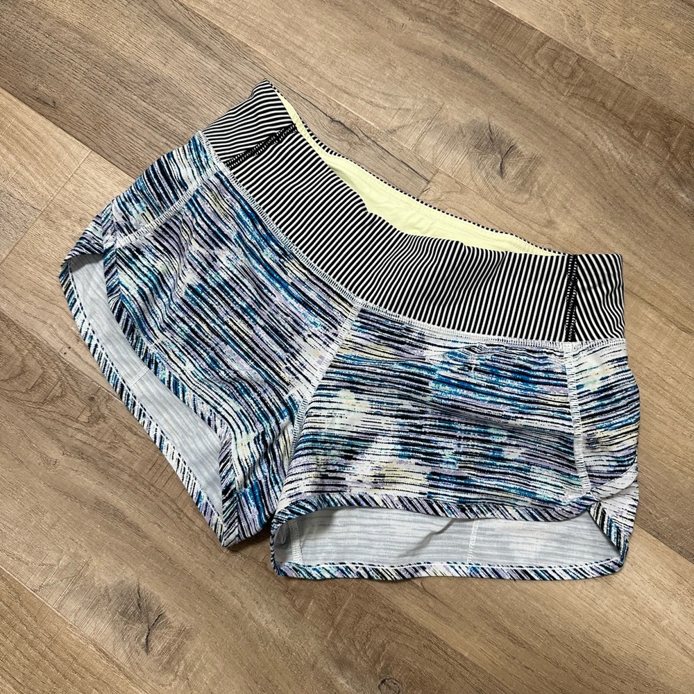 Lululemon Speed Short 2.5"
Blurry Belle Multi / Tink Stripe Black White